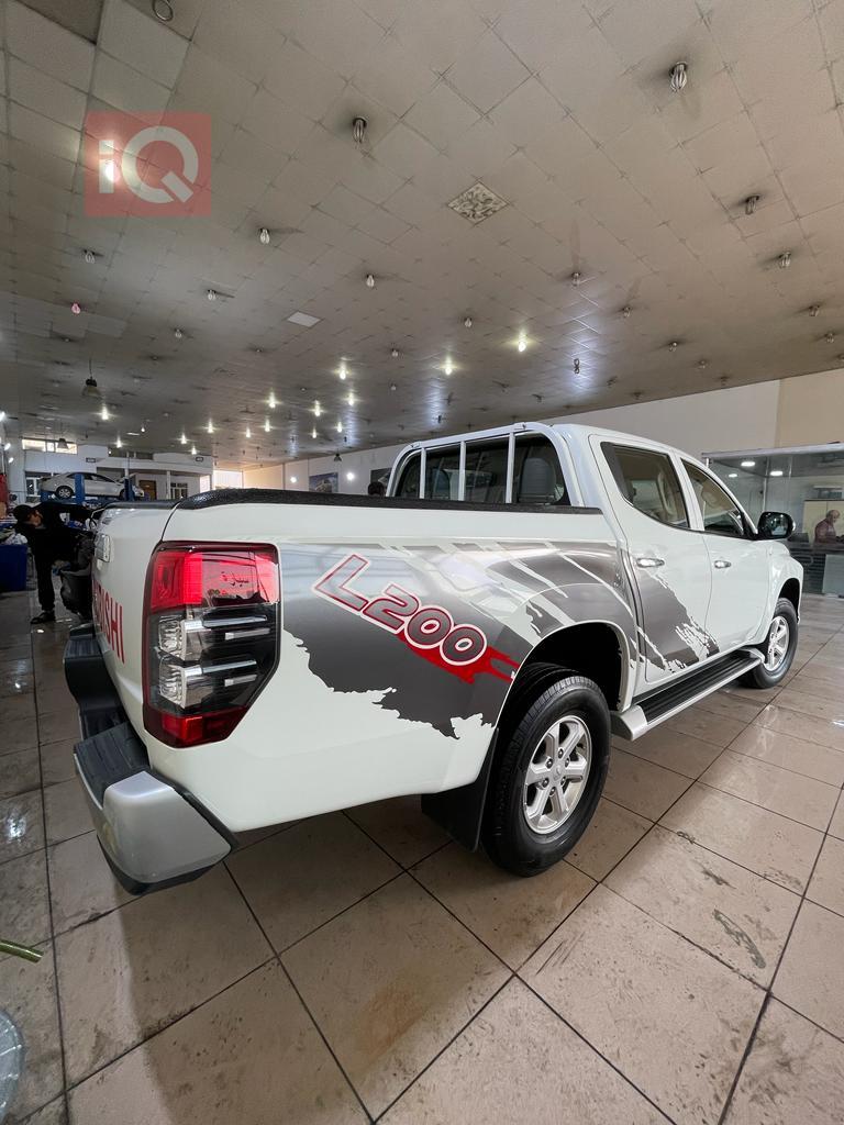 میتسوبیشی L200